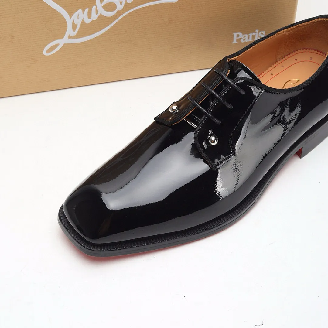 Batch 1,080 yuan 💰••New real shots••CL～High-end men’s 👔casual•loafers with red soles! ••🆑Genuine and top-quality goods from original orders ••✅💯 Purchase goods from top-quality original orders! Original imported patterned cowhide ➕Imported cowhide lining ➕Cowhide feet ➕Original leather outsole~🉑️Feel free to compare the authentic ones! Size: 38-44 (45.46.47 can be customized)